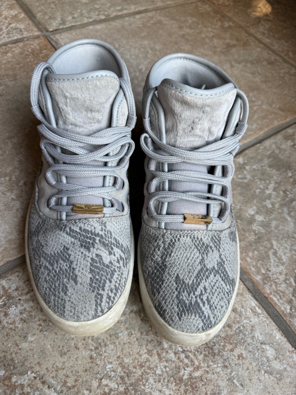 Air Jordan grey suede with snake print - 7Y
